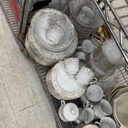 96 Pieces Fine China Set Serving 12 