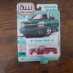 ULTRA RED CHASE AUTO WORLD 2005 Chevy Silverado SS 