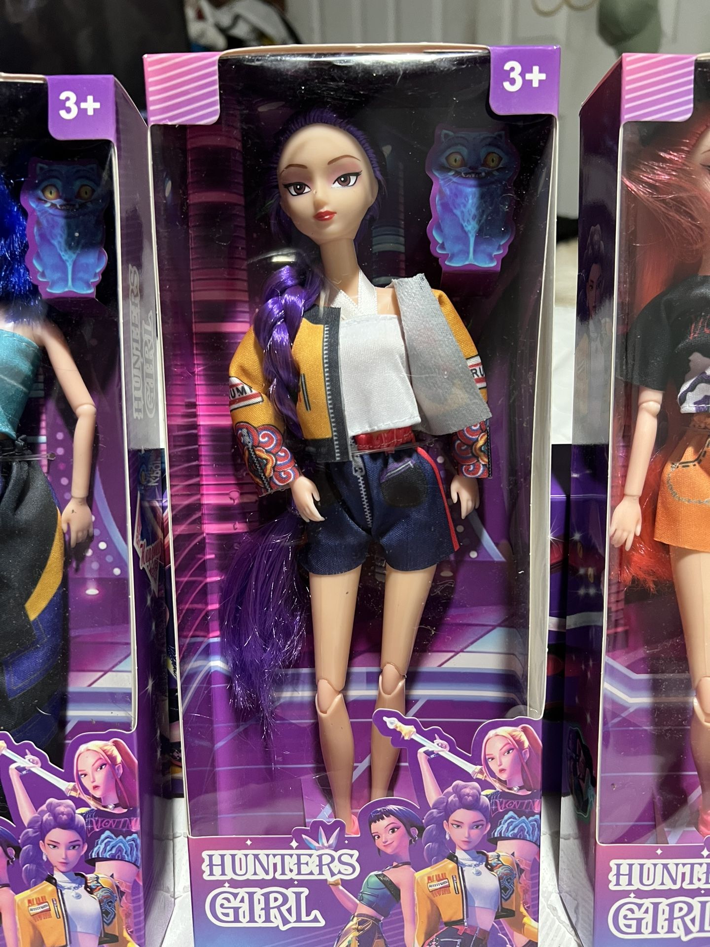 k-pop demon Hunters Size 12 3 models available inch high available new. In box Pregunta