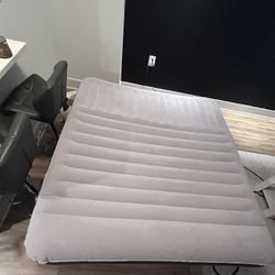 King-Size Inflatable Air Bed with Frame – Auto-Inflates, Memory Foam, Carry Case Included