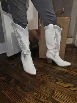 White Cowboy Boots - Size US 7 / EUR 38