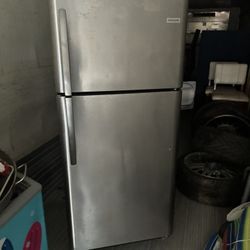 Frigidaire Refrigerator 