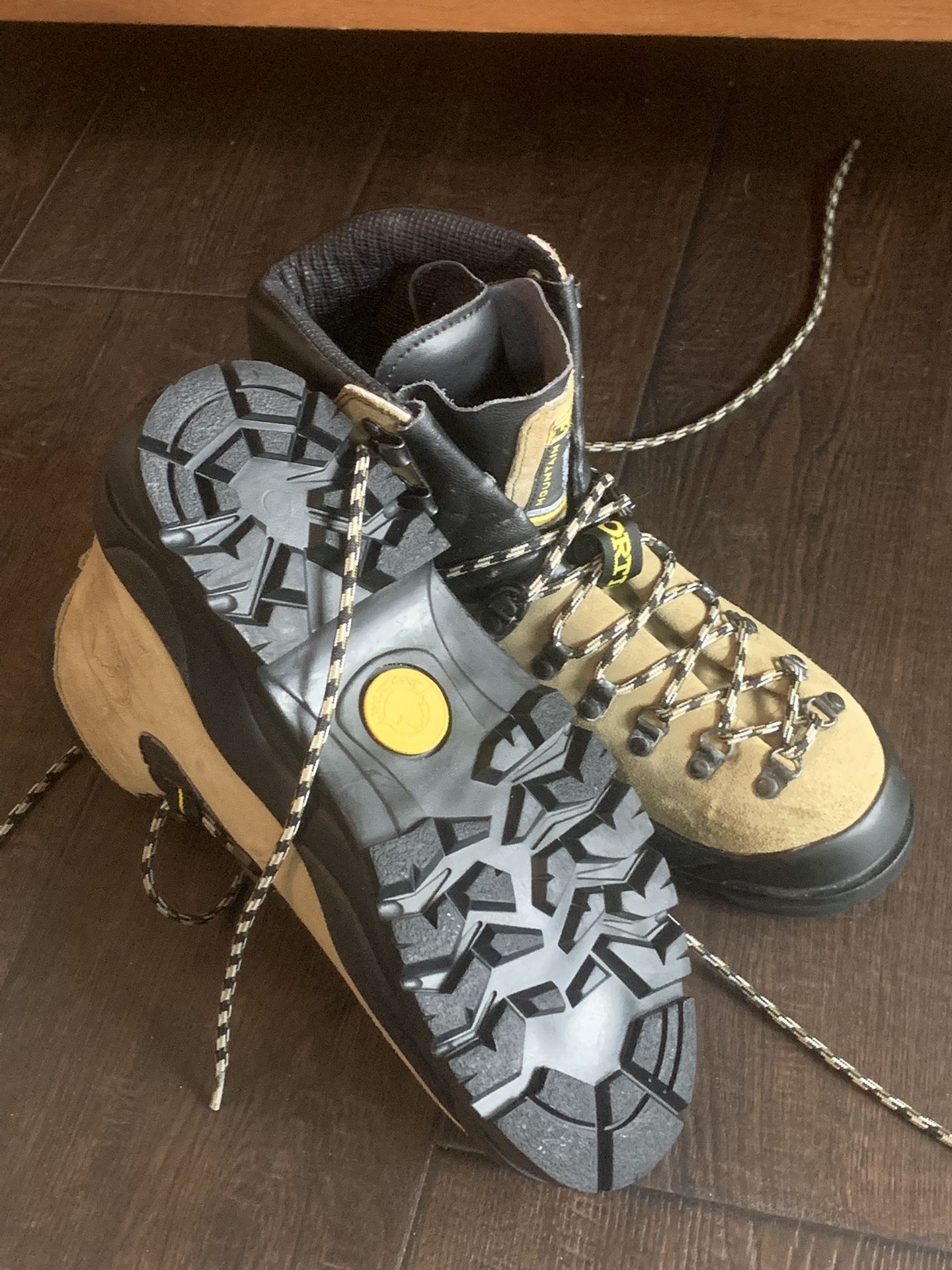 La Sportiva Makalu Boots Size 43