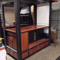 Franco Kiosk Solid Metal