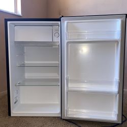 Hisense Mini Fridge 