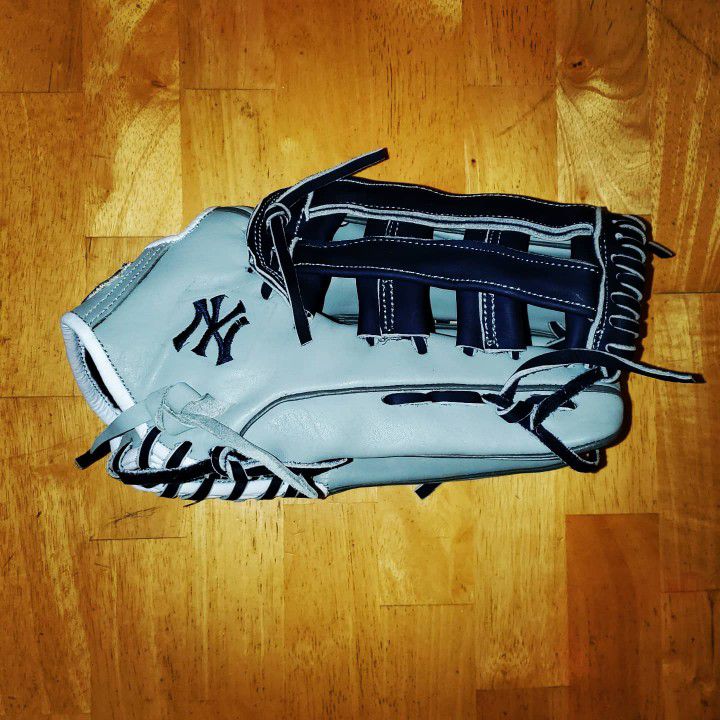 Custom 14" N.Y. Yankees Softball Glove 