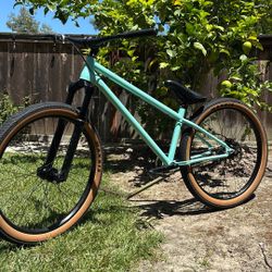 2022 Large Kona Shonky Dirt Jump Bike – Steel Frame – Manitou Circus Expert – Upgraded Carbon Bars