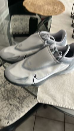 Baseball cleats