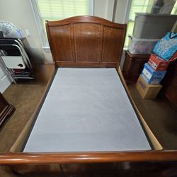 Cherry Oak Wood Queen Size Bed Set
