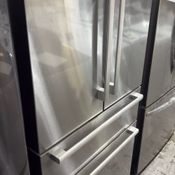 Bosch Refrigerator With Water And Ice