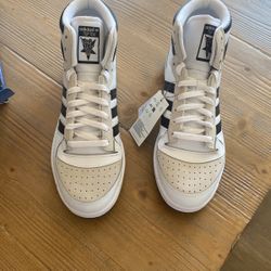 Adidas Men’s Sneakers Size 9.5 New 