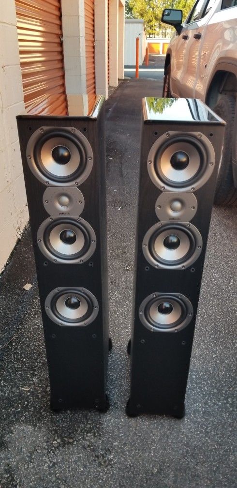 pair  of polkaudio speakers 