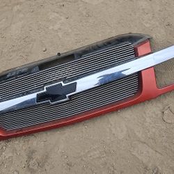 GM FRONT Grill Avalanche 2006 