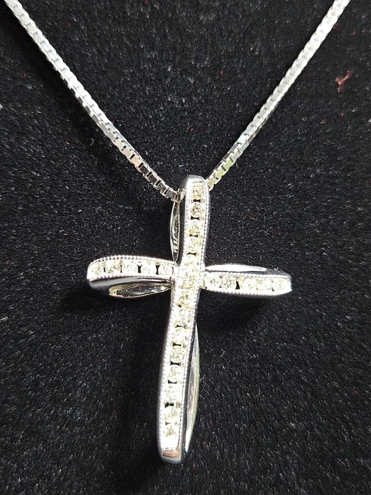 14k White Gold Diamond Cross Pendant With 14k White Gold Box Chain