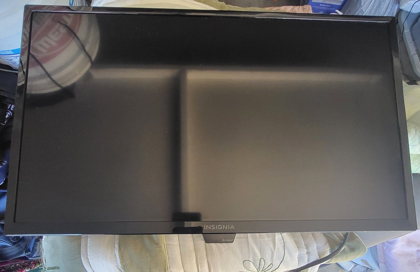 Insignia 24-in Smart TV