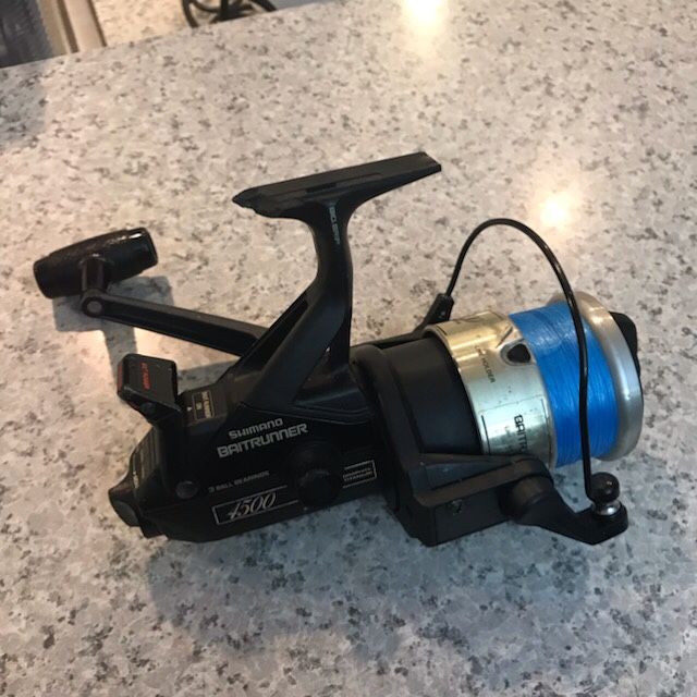 Shimano 4500 Baitrunner Fishing Reel Spinning Reel Everything works perfect (There’s a small