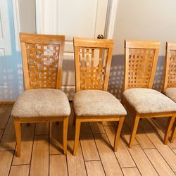 4 Padded wooden chairs/sillas de madera acolchonadas