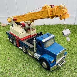 Battat Driven Jumbo Crane Truck