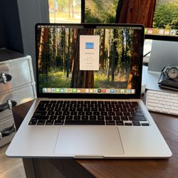 Apple 13” MacBook Air M2 Chip 16GB Ram 512SSD! 90 day warranty! We offer financing!