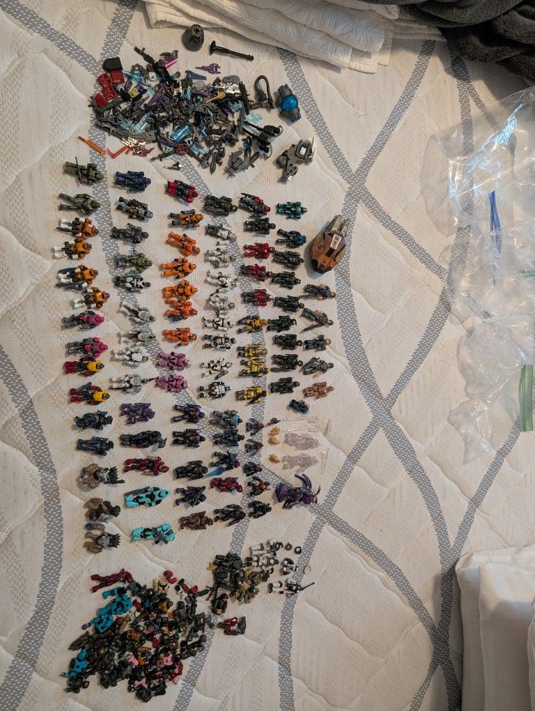Massive HALO Figure and Accessories Lot