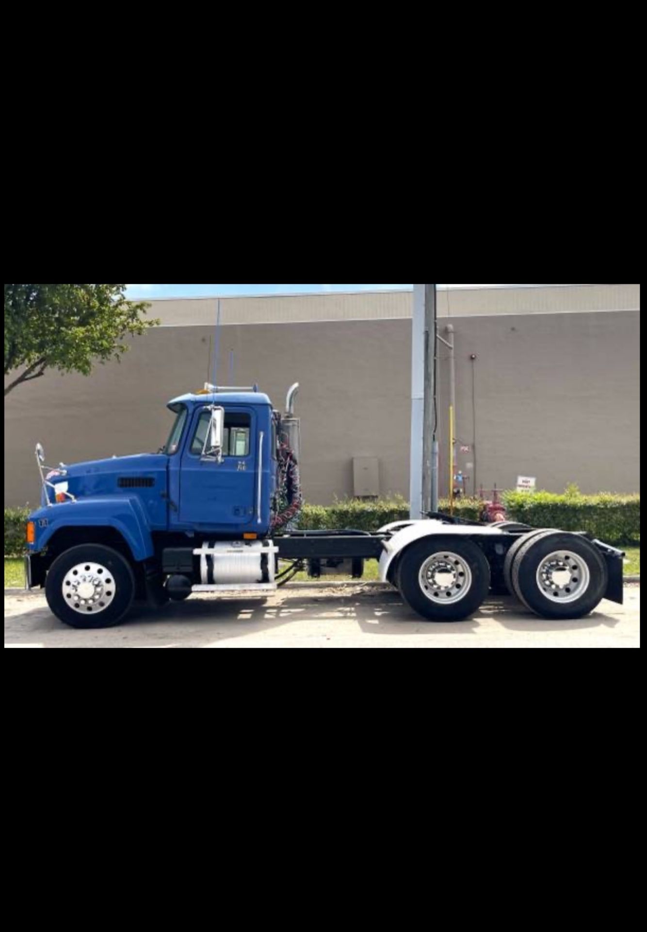 TRUCK TRACTOR CH613  BLUE 