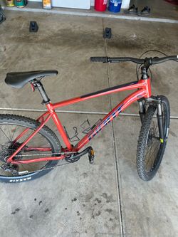 Giant Mountain Bike with Maxxis Tires