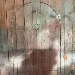 8 Ft Wire Trellis With Normal Weathering