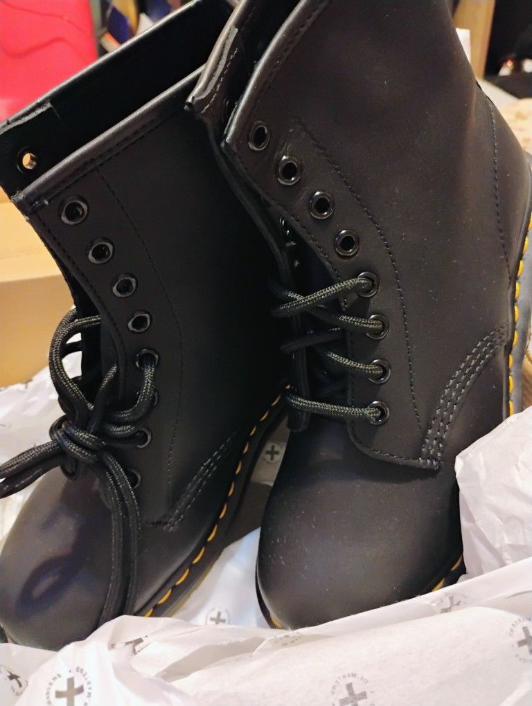 Dr. Martens, 1460 Greasy Leather 8-Eye Boot for Men and Women, Black