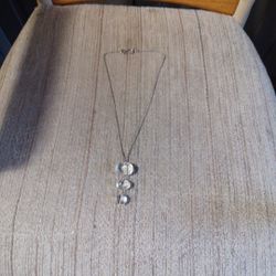 Stunn.\nIng silver necklace