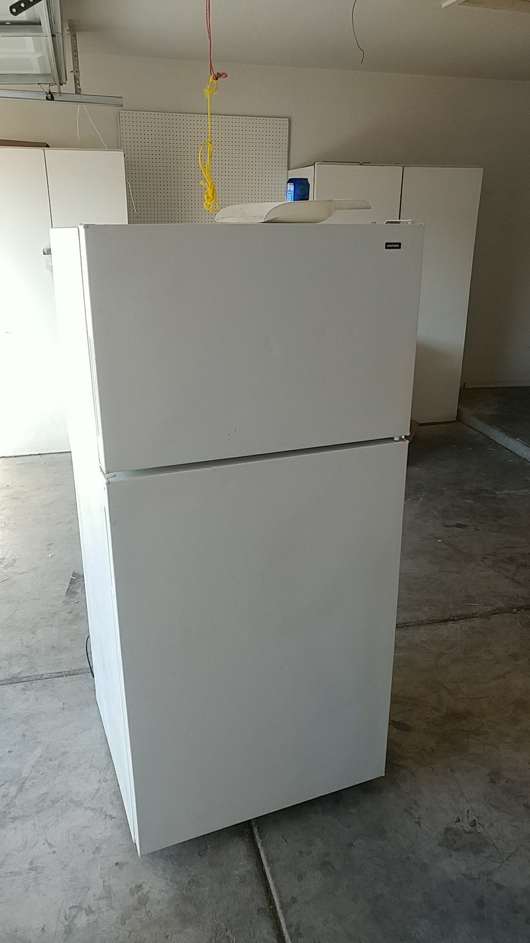 Motovated seller! Hotpoint Refrigerator, Model #htr16absjrww