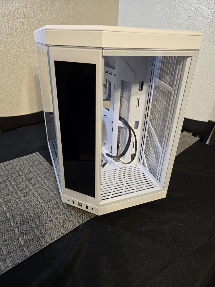 Hyte Y70 Touch case For Sale 