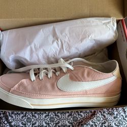 Women’s Nike Sneakers 