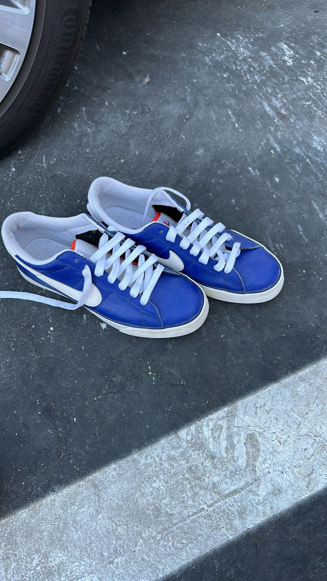 Nike Tennis Shoes