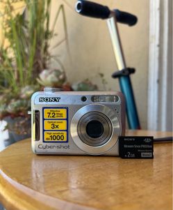 Sony Cyber-shot DSC-S650 7.2MP Digital Camera -  Silver