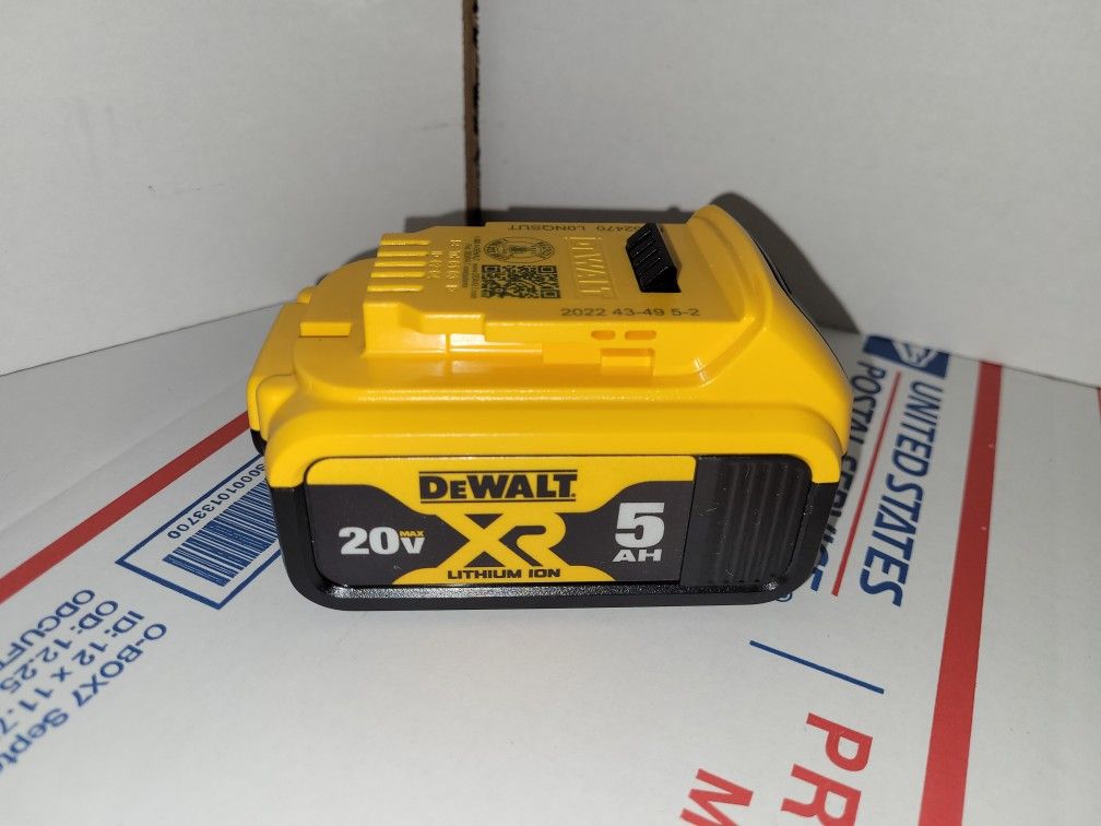 New Dewalt 20V 5 AH Battery DCB205