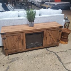 Beautiful Farmhouse Style Fireplace With Heat (New )