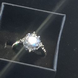 Silver Ring With White Zircon Stones - Size 6