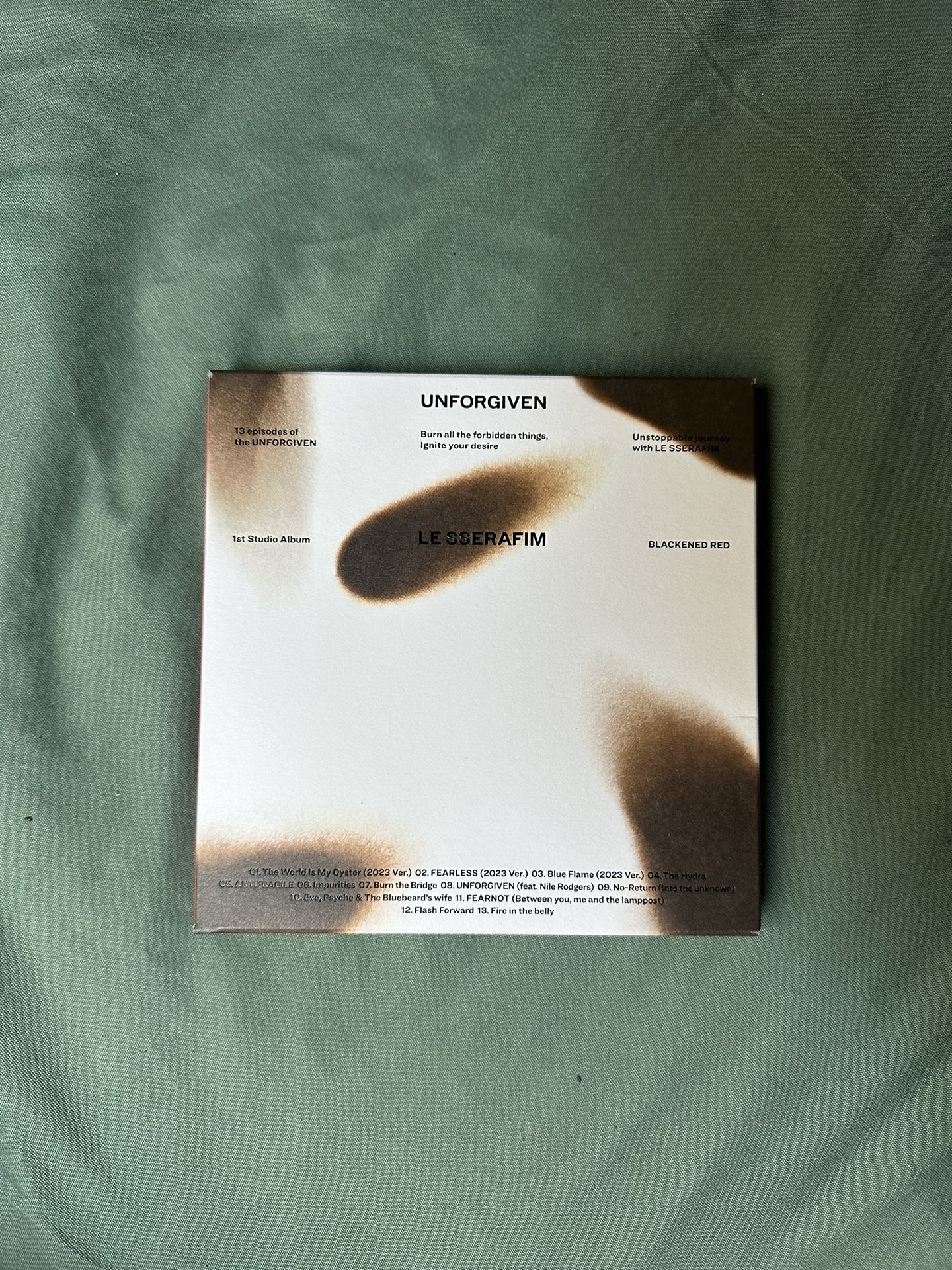 Le Sserafim ‘Unforgiven’ Compact Album (Blackened Red ver.)