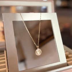 Cadena largo 18 y dije de virgen en oro real 14K