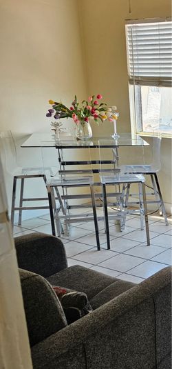 Clear dining table w 4 chairs