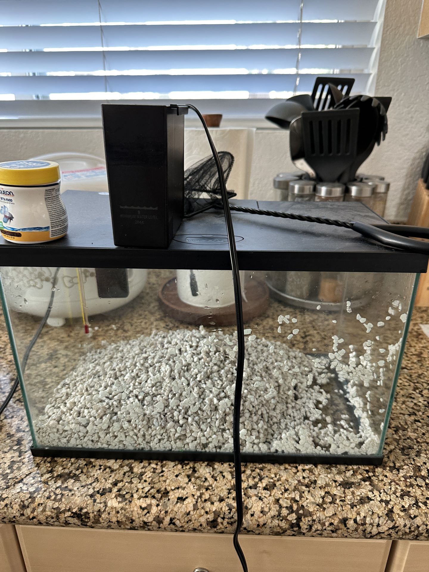 Fish tank 10 gallon + accessories