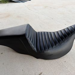 Saddlemen Step Up Seat