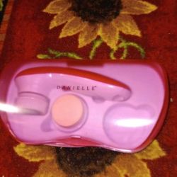 Danielle Facial Cleanser Battery Operated 2 Scrubbing Heads storage case