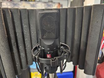Se electronics microphone and RF reflector