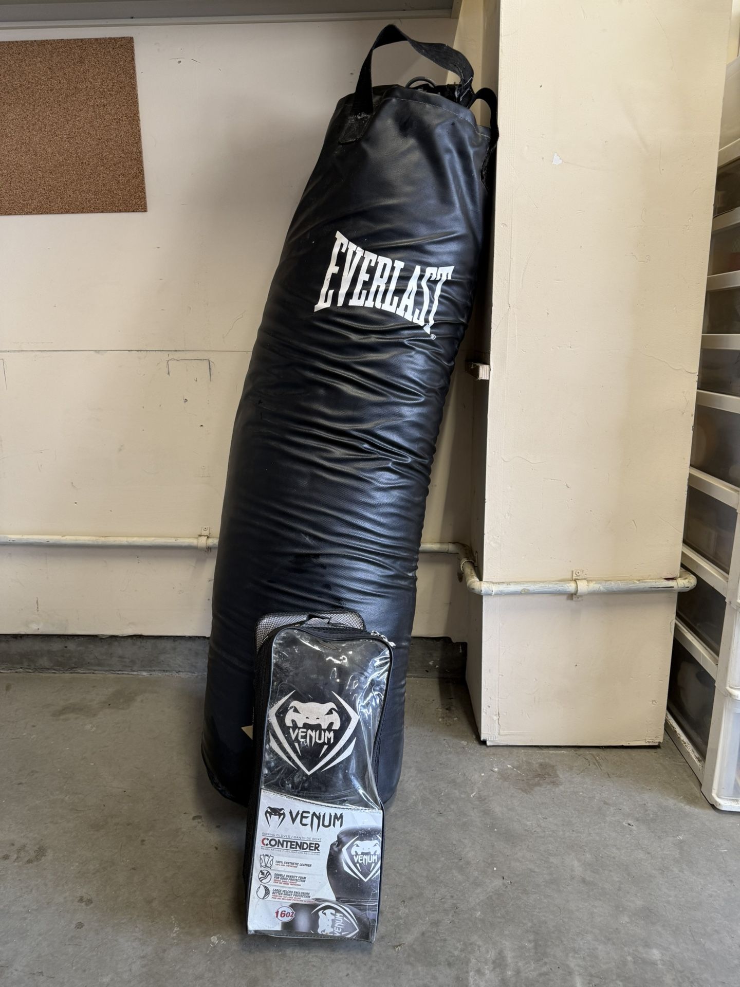 Boxing Gloves Everlast Punching Bag 100 Lbs Everlast Hydro Strike