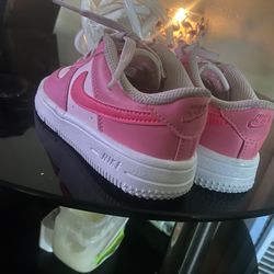 Size 9c Toddler Air Force 1s Nike comes with box