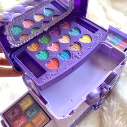 Girls’ Makeup Travel Box FREE WITH ANY PURCHASE 