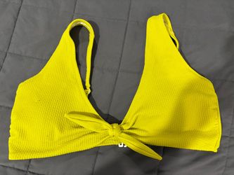 Women’s old navy bikini top size XL with front bow & adjustable straps