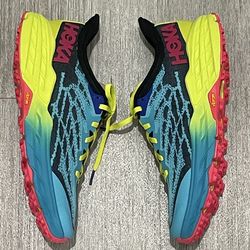 HOKA ONE ONE SPEEDGOAT 5 WOMEN 10.5 / MEN 9  “NEW”