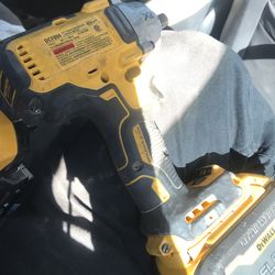 Dewalt half inch impact  w/ 60v battery